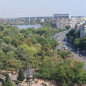 Lake And Park View Bucarest
